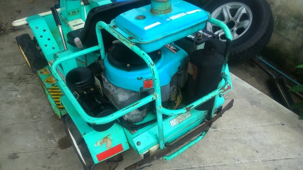 ขายรถตัดหญ้านั่งขับพร้อมใช้ เครื่องคูโบต้า 13 HP ราคา 68,000 บาท  0835662999 LineID : hs4trp