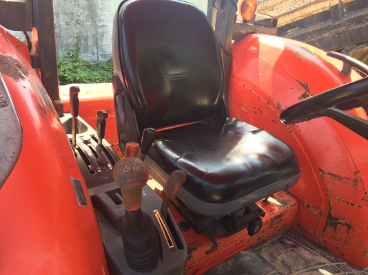 รถไถkubota7040..เล่มพร้อมรถสวยสภาพดี มีดันหน้าอย่างเดียว