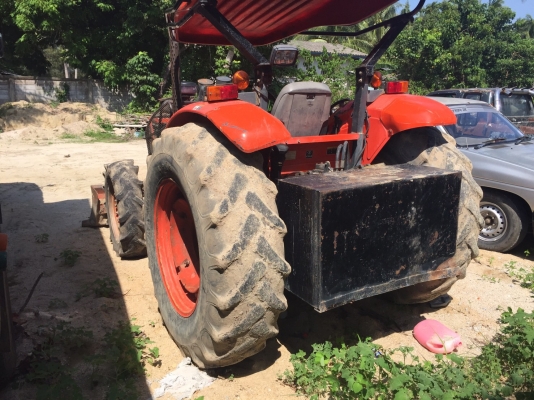 รถไถkubota7040..เล่มพร้อมรถสวยสภาพดี มีดันหน้าอย่างเดียว