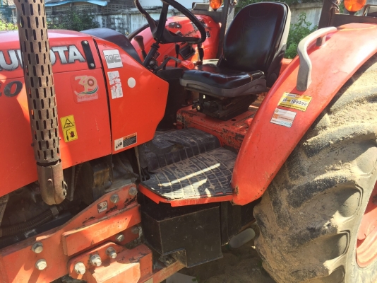 รถไถkubota7040..เล่มพร้อมรถสวยสภาพดี มีดันหน้าอย่างเดียว