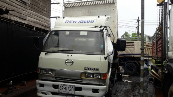 รถบรรทุก6ล้อดั้ม