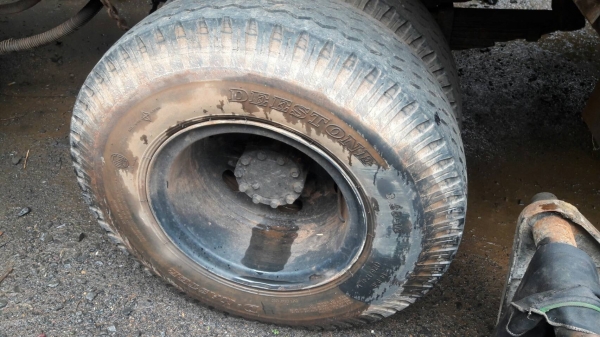 รถบรรทุก6ล้อดั้ม