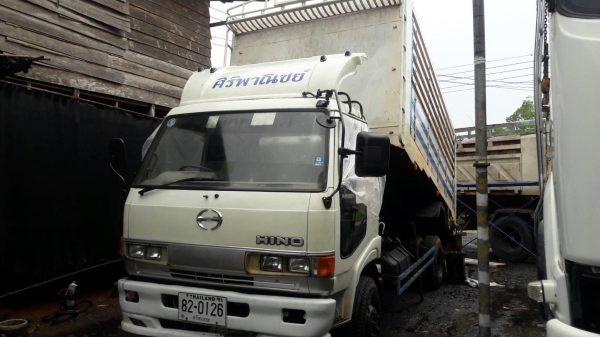 รถบรรทุก6ล้อดั้ม