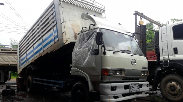 รถบรรทุก6ล้อดั้ม