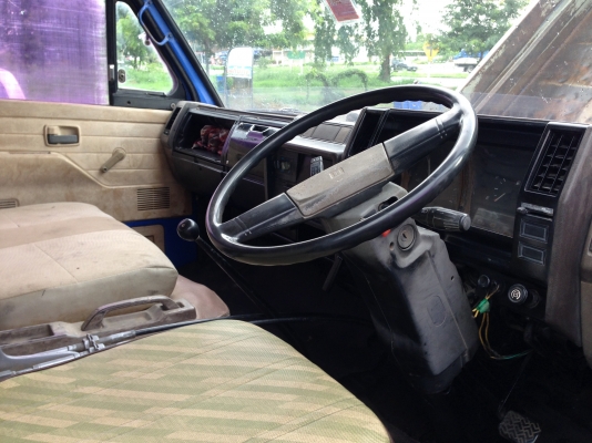 รถบรรทุก 6 ล้อดั๊มเกษตรอีซูซุ  NPR 115 แรง