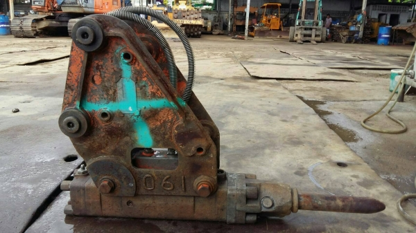 ขายหัวเจาะใส่รถแมคโคเล็ก 3 ตัน 5 ตัน เก่านอกสภาพสวยขายไม่แพงครับ