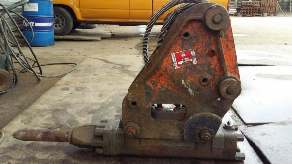 ขายหัวเจาะใส่รถแมคโคเล็ก 3 ตัน 5 ตัน เก่านอกสภาพสวยขายไม่แพงครับ
