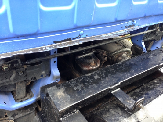 รถบรรทุก 6 ล้อดั๊ม 3 คิว  อีซูซุ  NKR 110 แรง สีน้ำเงิน