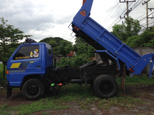 รถบรรทุก 6 ล้อดั๊ม 3 คิว  อีซูซุ  NKR 110 แรง สีน้ำเงิน