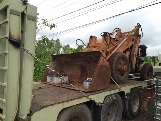 ขายรถตัก KOMATSU SD-40 ราคา 110,000 สนใจโทร 0895770265