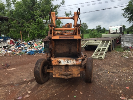 ขายรถตัก KOMATSU SD-40 ราคา 110,000 สนใจโทร 0895770265