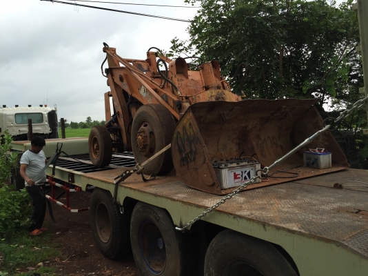 ขายรถตัก KOMATSU SD-40 ราคา 110,000 สนใจโทร 0895770265