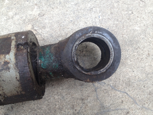 ขายกระบอกอาร์มกับกระบอกบุ้งกี้ รถแมคโค PC-30-7 สภาพสวยของถอดจากตัวรถ