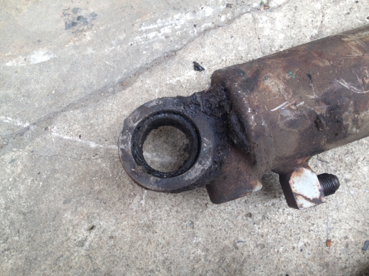 ขายกระบอกอาร์มกับกระบอกบุ้งกี้ รถแมคโค PC-30-7 สภาพสวยของถอดจากตัวรถ