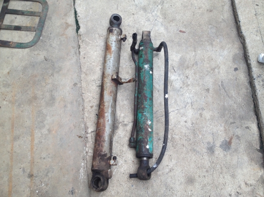 ขายกระบอกอาร์มกับกระบอกบุ้งกี้ รถแมคโค PC-30-7 สภาพสวยของถอดจากตัวรถ