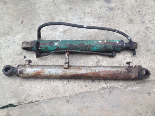 ขายกระบอกอาร์มกับกระบอกบุ้งกี้ รถแมคโค PC-30-7 สภาพสวยของถอดจากตัวรถ