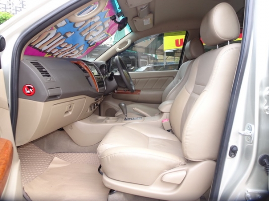 TOYOTA FORTUNER 3.0V 2WD AT ปี2010