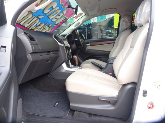 ISUZU MU-X 3.0VGS NAVI AT ปี2015 ISUZU MU-X 3.0VGS NAVI AT ปี2015