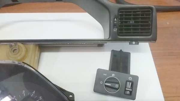 กรอบจอไมล์960 สวิทไฟหน้า กรอบแอร์ยาว ชิ้นส่วน740  940  960 พอมี มีงานไฟเบอร์แผงคอ อื่นๆ และ รับหล่อไฟเบอร์ต่างๆ