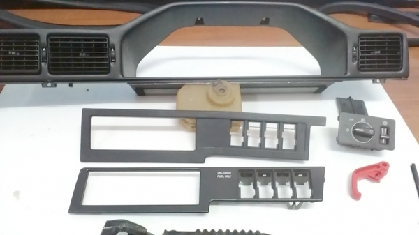 กรอบจอไมล์960 สวิทไฟหน้า กรอบแอร์ยาว ชิ้นส่วน740  940  960 พอมี มีงานไฟเบอร์แผงคอ อื่นๆ และ รับหล่อไฟเบอร์ต่างๆ