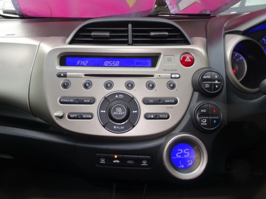 HONDA JAZZ 1.3Hybrid AT ปี 2013