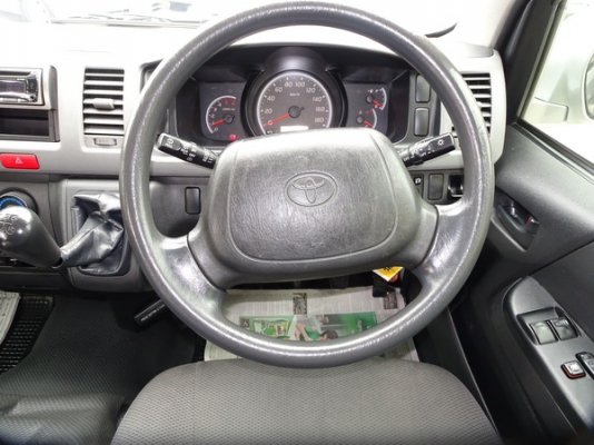 TOYOTA COMMUTER 2.5D4D MT ปี 2012