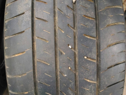 ยางแม๊กซิส MAXXIS MA579 ขอบ15 ผ้าใบ8ชั้น 215/70/15 ปี13 2เส้น 500บาท อยู่ดอนเมือง TEL0890671028 IDline0890671028