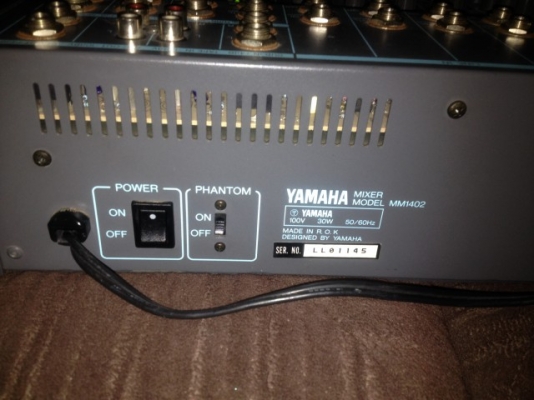 MIXER YAMAHA M M 1402 เก่าญี่ปุ่นเเท้สภาพสวยใช้ไฟ100Vใช้งานได้ปกติ