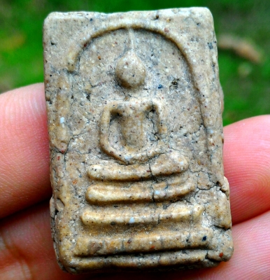 สมเด็จวัดระฆัง พิมพ์ใหญ่ เนื้อสวย มีเม็ดเด็ดๆ แตกลายตามธรรมชาติ