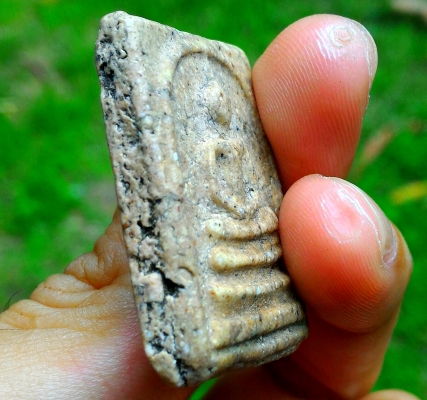 สมเด็จวัดระฆัง พิมพ์ใหญ่ เนื้อสวย มีเม็ดเด็ดๆ แตกลายตามธรรมชาติ