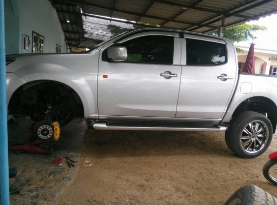 ขาย คอม้ายกสู่ง อีซุซุ ยกชุด หน้า+หลัง โทร 0860748399