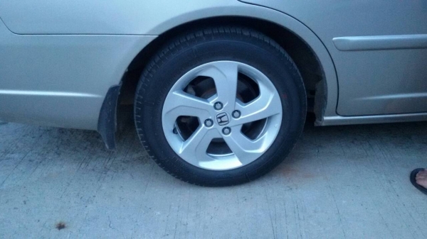 ขายยางพร้อมแม็ค/กระทะรถเก๋ง มี2ชุดขอบ17,14