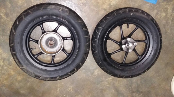 ขายล้อzoomer x