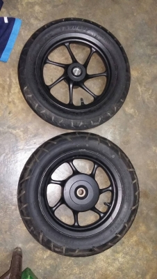 ขายล้อzoomer x