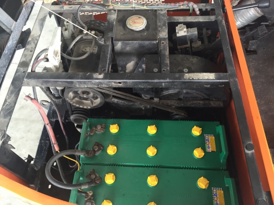 ขายรถกวาดถนนดูดฝุ่นHAKO มือสองญี่ปุ่นนั่งขับใชไฟฟ้าแบตรถยนต์24โวลด์แบตใหม่พร้อมใช้งานขาย75000