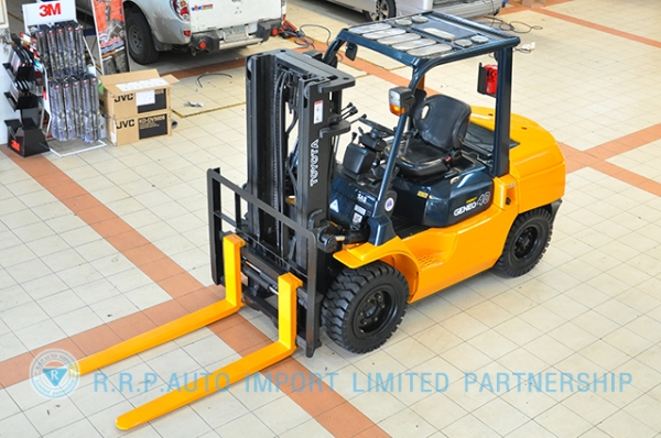 ขายรถโฟล์คลิฟท์มือสอง TOYOTA รุ่น 7FD40-16177 ราคา 595,000 บาท นำเข้าจากประเทศญี่ปุ่น 100\% ไม่เคยใช้งานในไทย