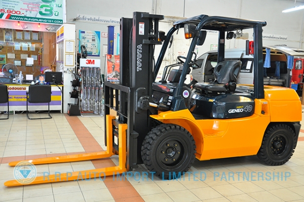 ขายรถโฟล์คลิฟท์มือสอง TOYOTA รุ่น 7FD40-16177 ราคา 595,000 บาท นำเข้าจากประเทศญี่ปุ่น 100\% ไม่เคยใช้งานในไทย