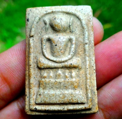 สมเด็จวัดระฆัง พิมพ์ไกเซอร์ เนื้อสวย แตกลายงามๆ