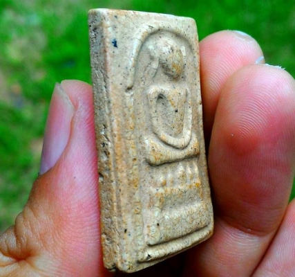 สมเด็จวัดระฆัง พิมพ์ไกเซอร์ เนื้อสวย แตกลายงามๆ