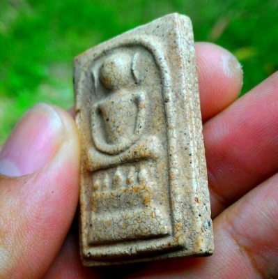 สมเด็จวัดระฆัง พิมพ์ไกเซอร์ เนื้อสวย แตกลายงามๆ