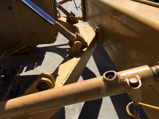 CAT D5B SN: 47X0323 สภาพสวยจัด นำเข้าจากญี่ปุ่น รถถึงไทยแล้ว ขายไม่แพงครับ