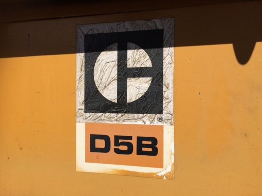 CAT D5B SN: 47X0323 สภาพสวยจัด นำเข้าจากญี่ปุ่น รถถึงไทยแล้ว ขายไม่แพงครับ