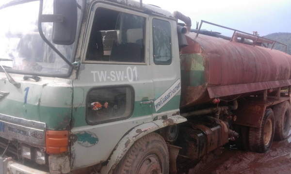 ขายรถบรรทุกน้ำ IHNO 2 เพลา รุ่น FM187 เครื่องดีคัสซีสวยทะเบียนเต็ม