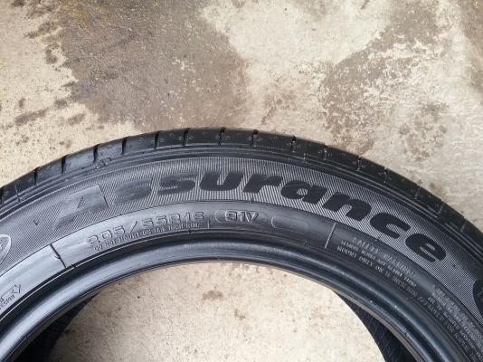 ยางGOODYEAR 205 55R16  ลงพื้นปลายปี2015 ยางสภาพสวยมากๆไร้ที่ติ ดอกเต็มๆ ไม่มีปะคุ้มจริงไม่แพง