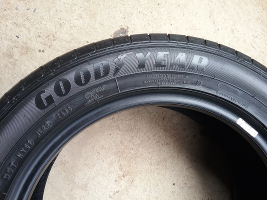 ยางGOODYEAR 205 55R16  ลงพื้นปลายปี2015 ยางสภาพสวยมากๆไร้ที่ติ ดอกเต็มๆ ไม่มีปะคุ้มจริงไม่แพง