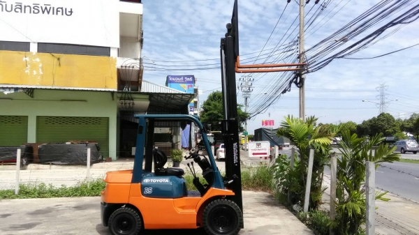 TOYOTA 7FD25 ขนาด2.5ตัน เสาสูง3เมตร เกียร์ธรรมดา เครื่องยนต์ดีเซล2Zราคาต่อรองได้0816161541