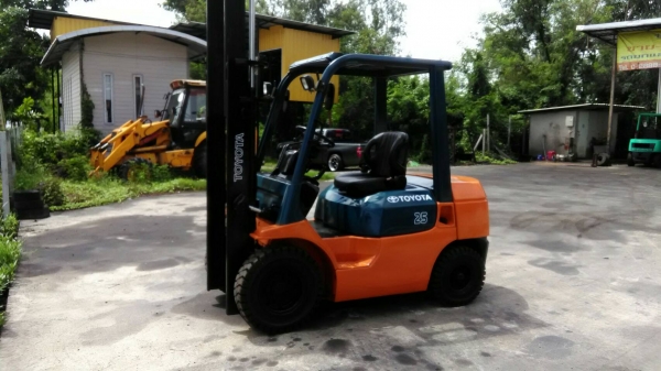 TOYOTA 7FD25 ขนาด2.5ตัน เสาสูง3เมตร เกียร์ธรรมดา เครื่องยนต์ดีเซล2Zราคาต่อรองได้0816161541