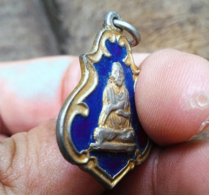 สมเด็จโต พรหมรังสี วัดระฆังฯ เนื้อกะหลั่ยทองลงยาสีน้ำเงินเก่า สวยงาม