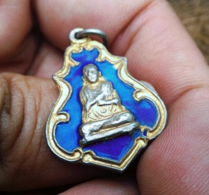 สมเด็จโต พรหมรังสี วัดระฆังฯ เนื้อกะหลั่ยทองลงยาสีน้ำเงินเก่า สวยงาม