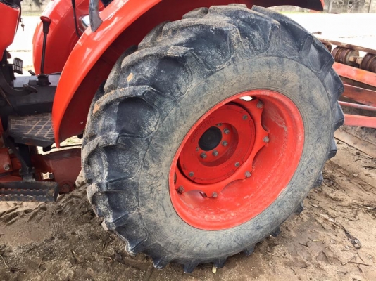 ขายรถไถ Kubota M6040 SU(4WD) พร้อมใบมีดและชุดบุ้งกี๋ รถสวย เครื่องแน่นพร้อมใช้งาน